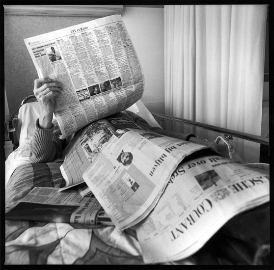 beleveing belicht krant lezend